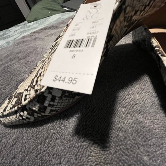 Flats - Picture 5 of 6